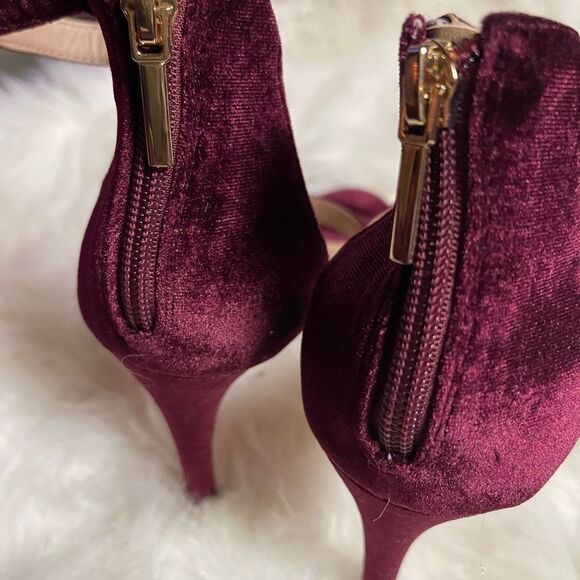 Steve Madden Fabric suede strappy heels sandals with back zipper Size 10M - Picture 8 of 8
